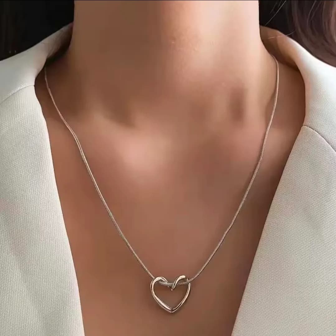 ✨ Charming & Delicate Heart Pendant Necklace ✨